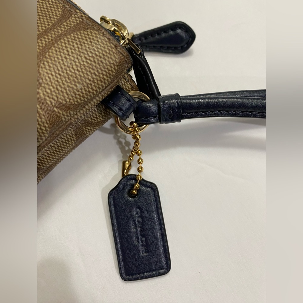 NWT COACH Signature Wristlet Double Zip - Picture 10 of 11
